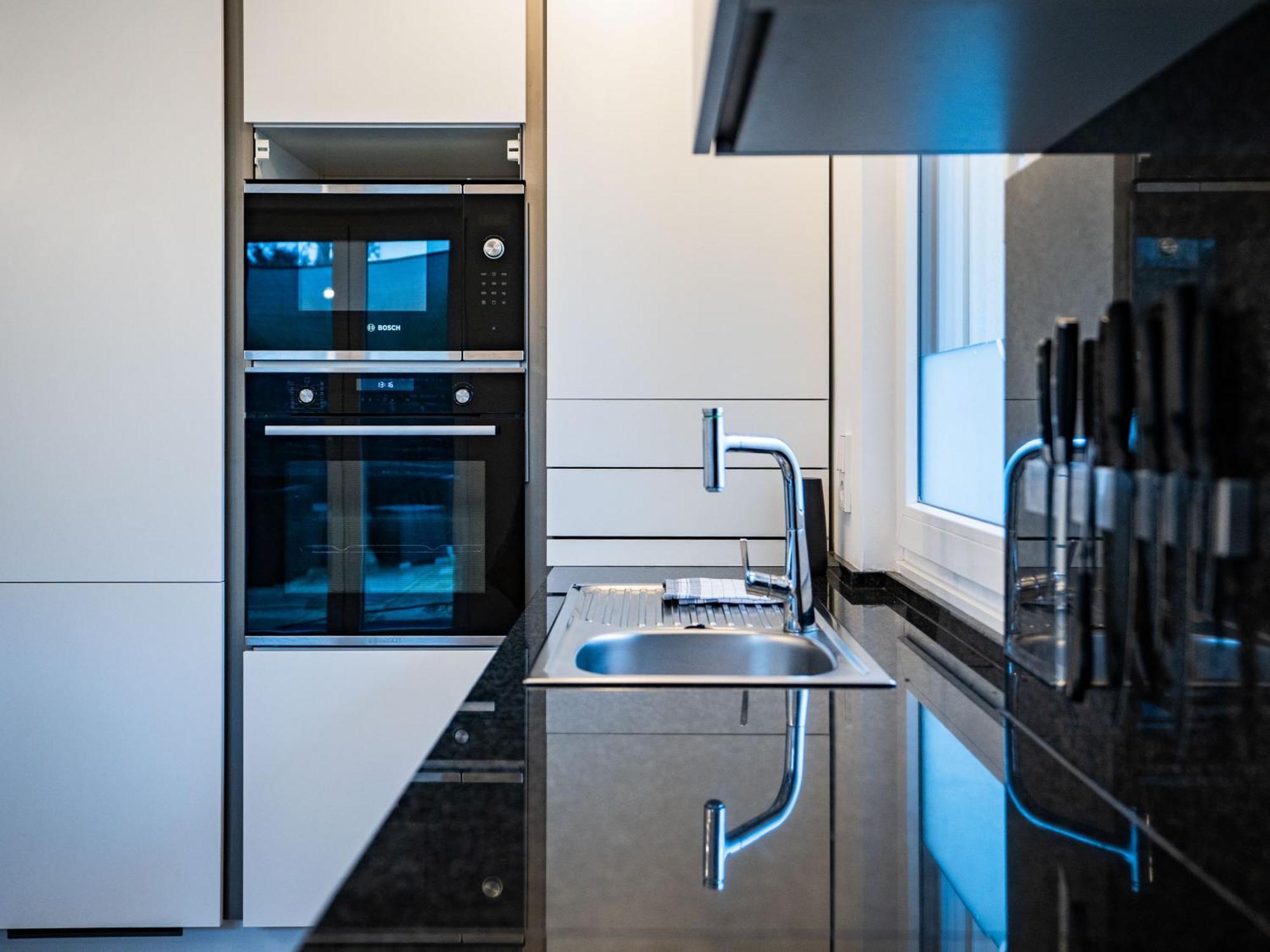 Whirlpool - Zentral - Designloft Mit Xxl Terrasse Wiesbaden Exterior foto