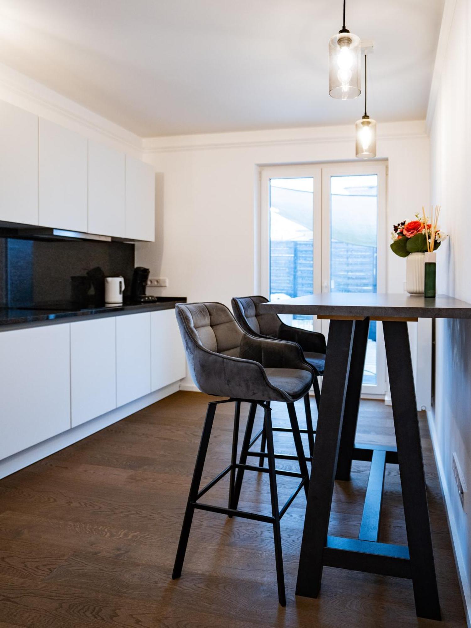 Whirlpool - Zentral - Designloft Mit Xxl Terrasse Wiesbaden Exterior foto